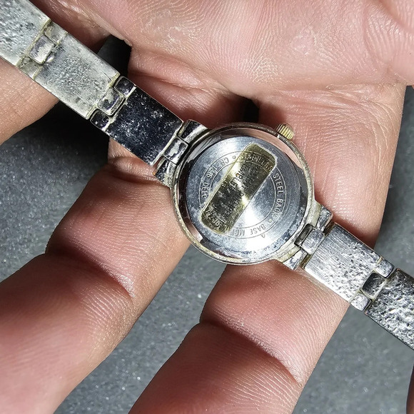 Carriage Ladies Quartz Fashion Watch Silver / Gold Tone Working shows signs of w - Picture 8 of 9